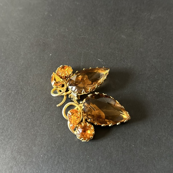 Vintage clip-on earrings - Picture 4 of 4